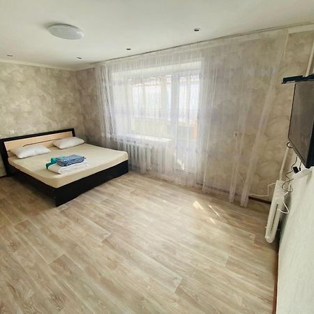 Г Караганда Ул Ермекова 58 Посуточно 2 Комн Apartment Ngoại thất bức ảnh