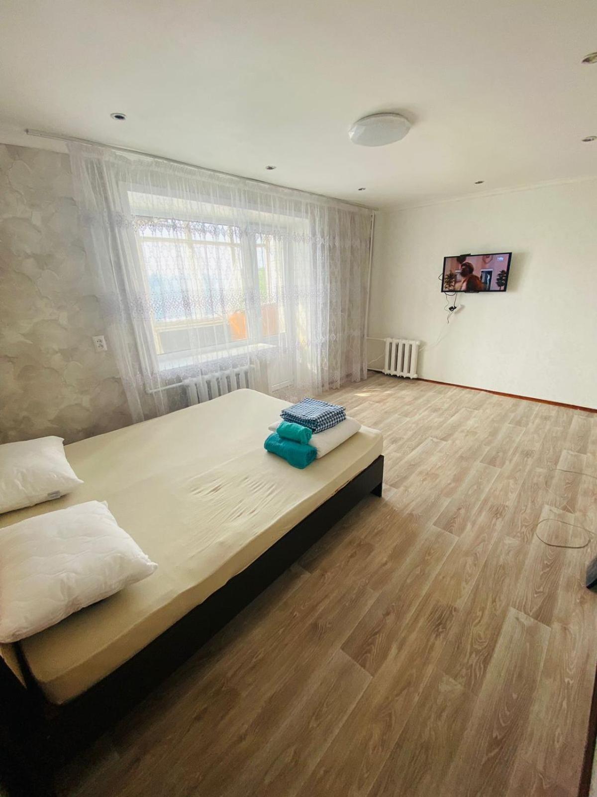 Г Караганда Ул Ермекова 58 Посуточно 2 Комн Apartment Ngoại thất bức ảnh