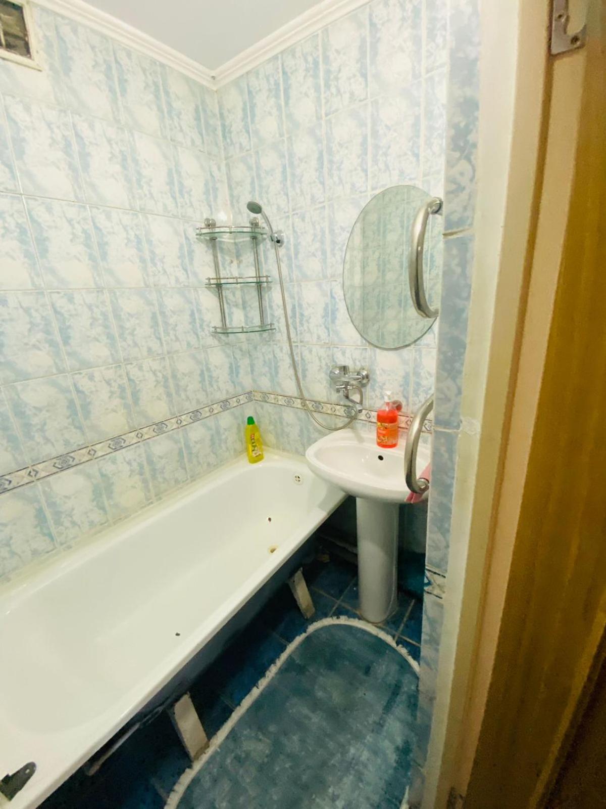 Г Караганда Ул Ермекова 58 Посуточно 2 Комн Apartment Ngoại thất bức ảnh