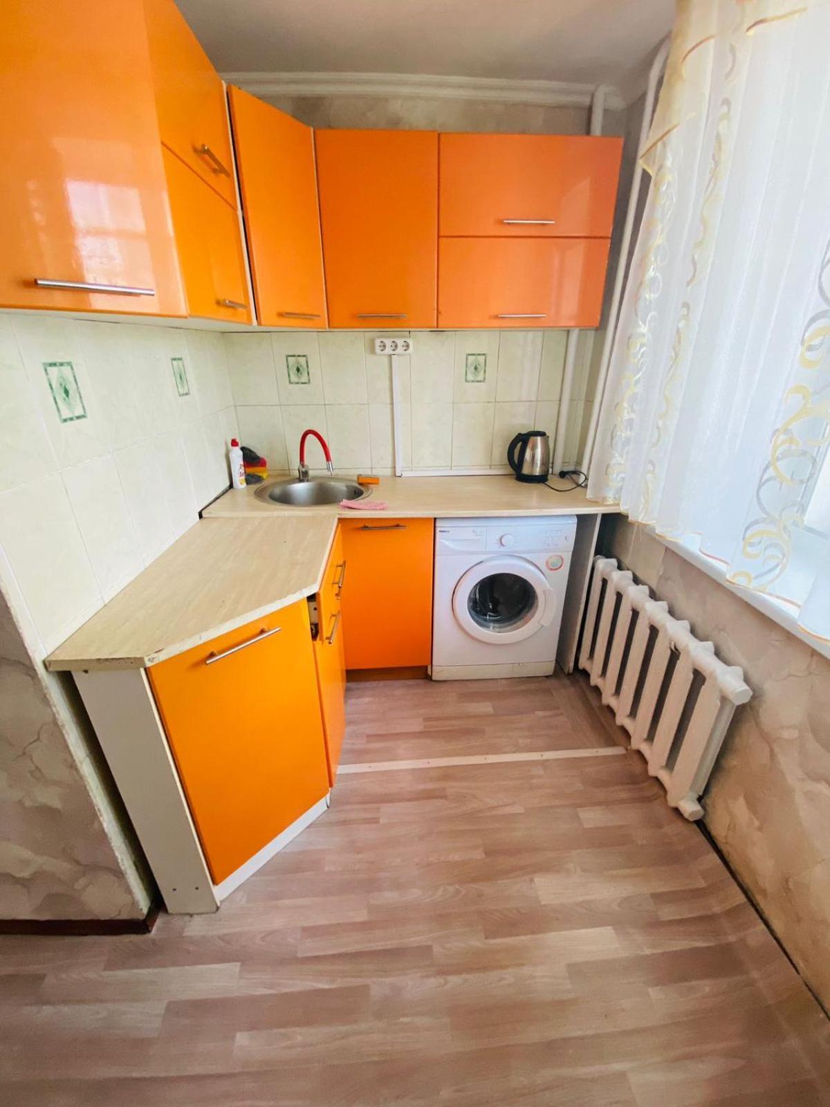 Г Караганда Ул Ермекова 58 Посуточно 2 Комн Apartment Ngoại thất bức ảnh