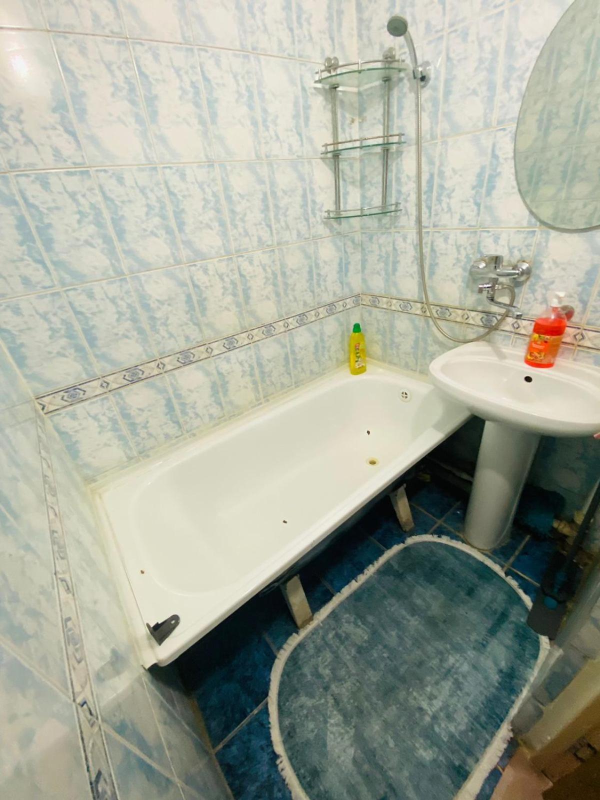 Г Караганда Ул Ермекова 58 Посуточно 2 Комн Apartment Ngoại thất bức ảnh
